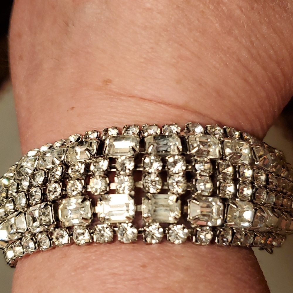 💥SOLD💥Weiss Rhinstone Bracelet - Picture 10 of 10